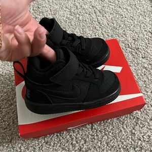 Nike Court Borough Mid